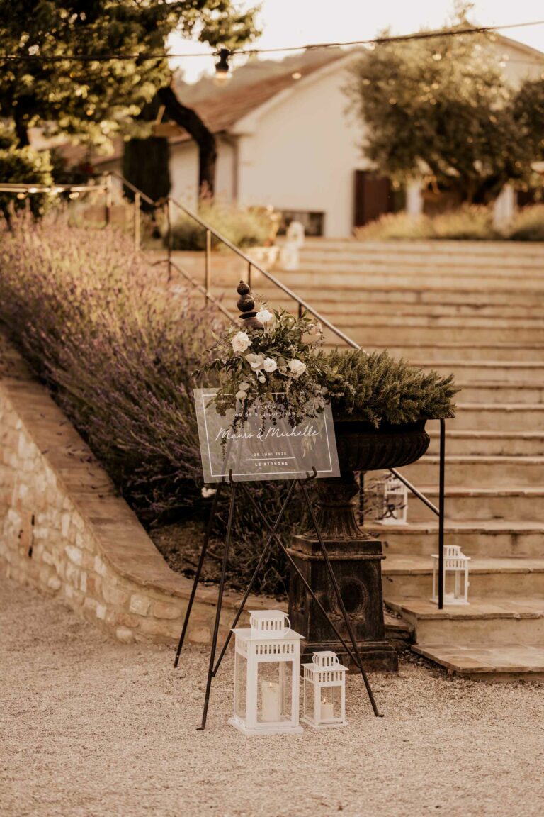 Destination wedding fotografie — trouwen in het buitenland vastgelegd in pure sfeer. ruiloft in het buitenland — professionele destination wedding fotograaf. Le LStonghe Fossombrone
