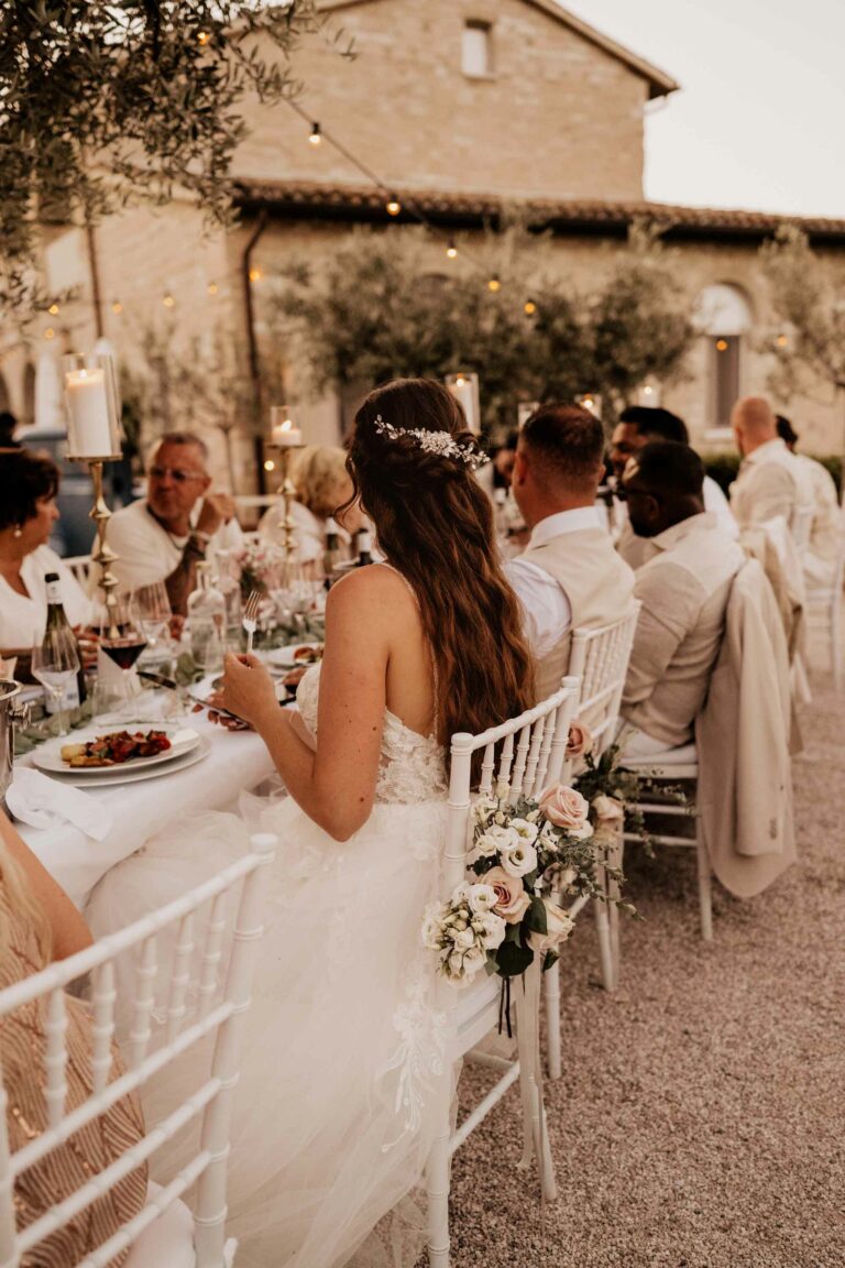 Destination wedding fotografie — trouwen in het buitenland vastgelegd in pure sfeer. ruiloft in het buitenland — professionele destination wedding fotograaf. Le LStonghe Fossombrone