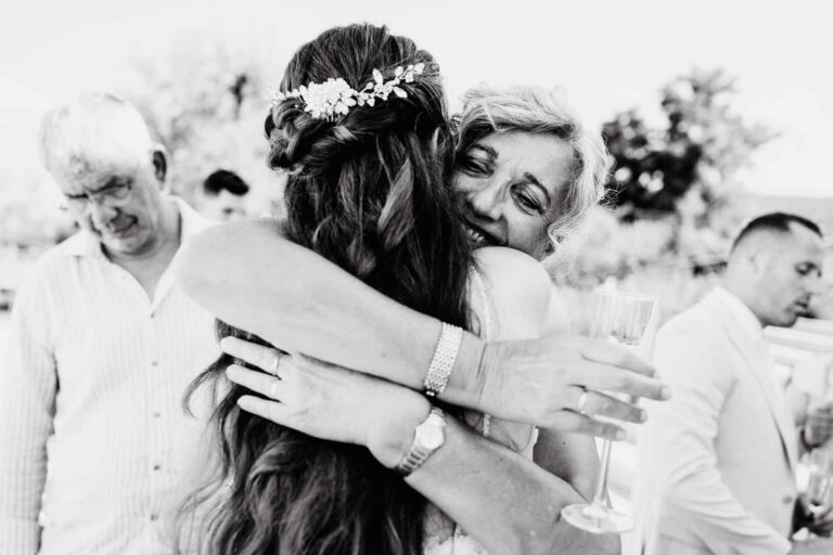 Destination wedding fotografie — trouwen in het buitenland vastgelegd in pure sfeer. ruiloft in het buitenland — professionele destination wedding fotograaf. Le LStonghe Fossombrone