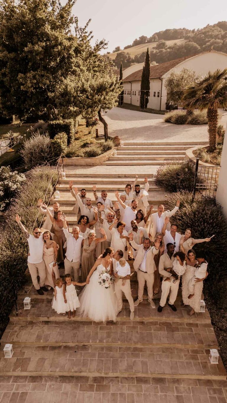 Destination wedding fotografie — trouwen in het buitenland vastgelegd in pure sfeer. ruiloft in het buitenland — professionele destination wedding fotograaf. Le LStonghe Fossombrone