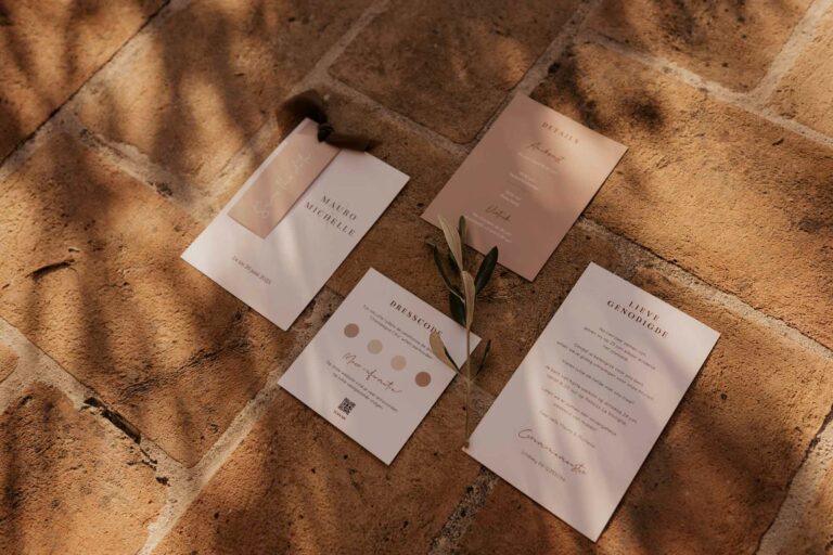 Destination wedding fotografie — trouwen in het buitenland vastgelegd in pure sfeer. ruiloft in het buitenland — professionele destination wedding fotograaf.